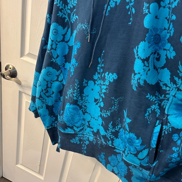 NWT FP Movement Sprint To The Finish Printed Hoodie in Blue Floral, size Medium - Picture 5 of 12